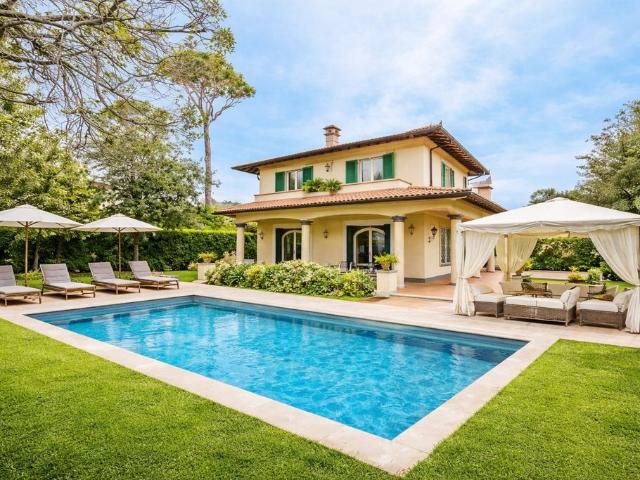 Appartamento di lusso di 300 m² in vendita Via Lorendo dei Medici 38, Forte dei Marmi, Lucca, Toscana