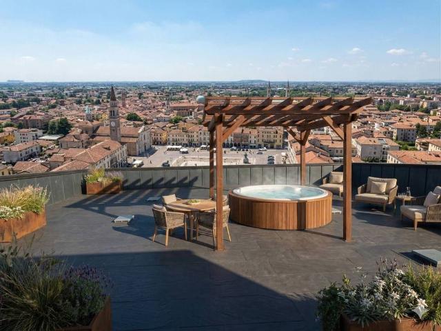 Appartamento di lusso di 335 m² in vendita Viale Vicenza, 4, Bassano del Grappa, Veneto
