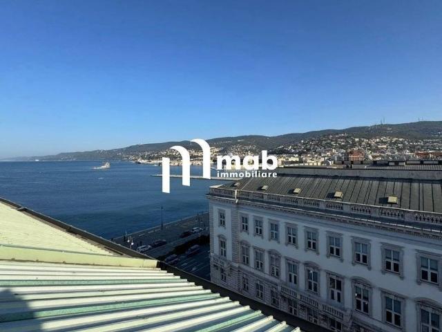 Appartamento di lusso di 73 m² in vendita Via di Mercato Vecchio, 1, Trieste, Friuli Venezia Giulia