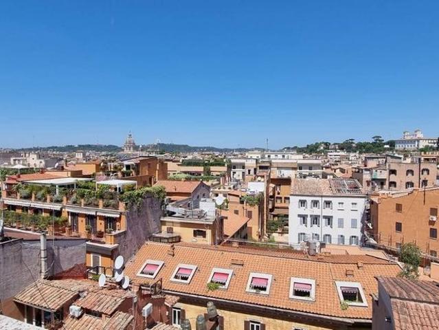 Appartamento di lusso di 75 m² in vendita Via Poli, Roma, Lazio