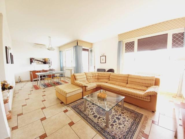 Appartamento di lusso in vendita VIA ALFREDO BELLUOMINI, 15, Viareggio, Toscana