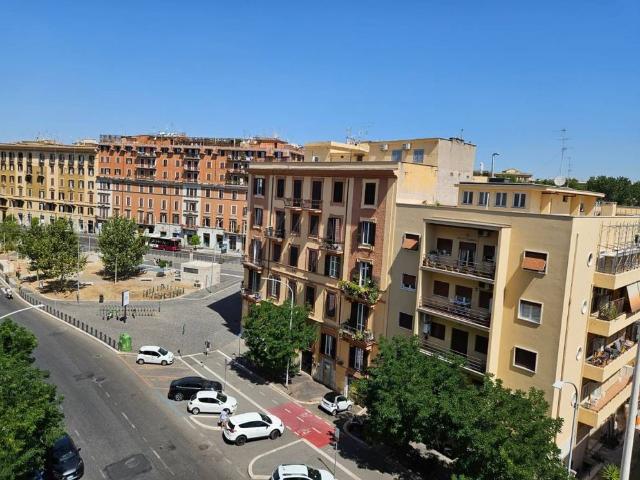 Appartamento di lusso in vendita Via Taranto, Roma, Lazio