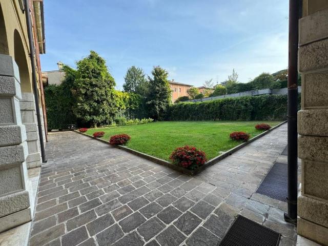 Appartamento di lusso in vendita Contrada delle Bassiche, 43, Brescia, Lombardia
