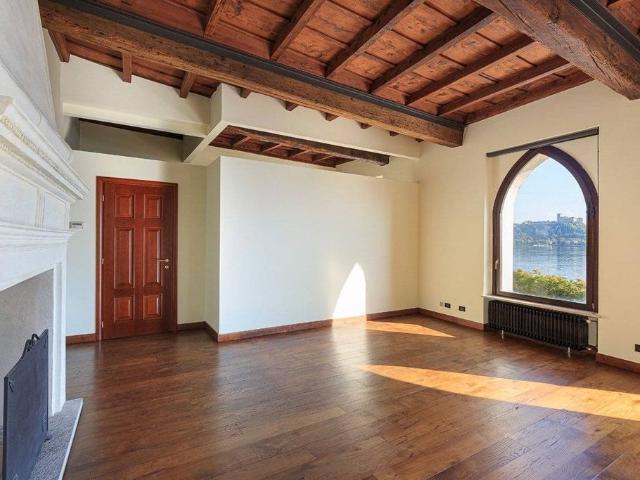 Appartamento di lusso di 172 m² in vendita Corso Guglielmo Marconi, 73, Arona, Novara, Piemonte