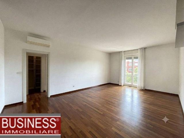 Appartamento di prestigio di 105 m² in vendita viale Lazio, 27, Milano, Lombardia