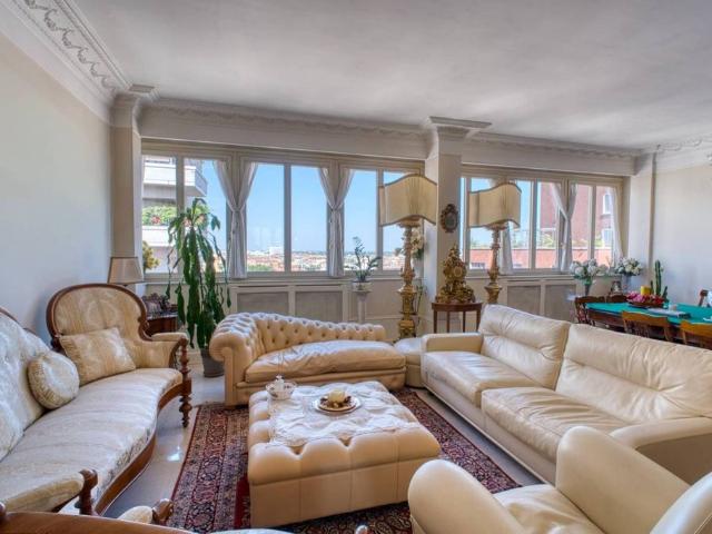 Appartamento di prestigio di 240 m² in vendita Via Guglielmo Marconi, 43, Bologna, Emilia Romagna