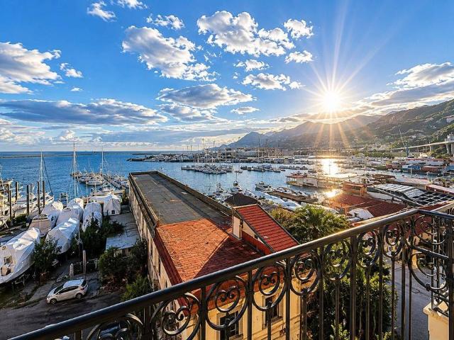 Appartamento di prestigio di 260 m² in vendita Via Andrea Sabatini, 7, Salerno, Campania