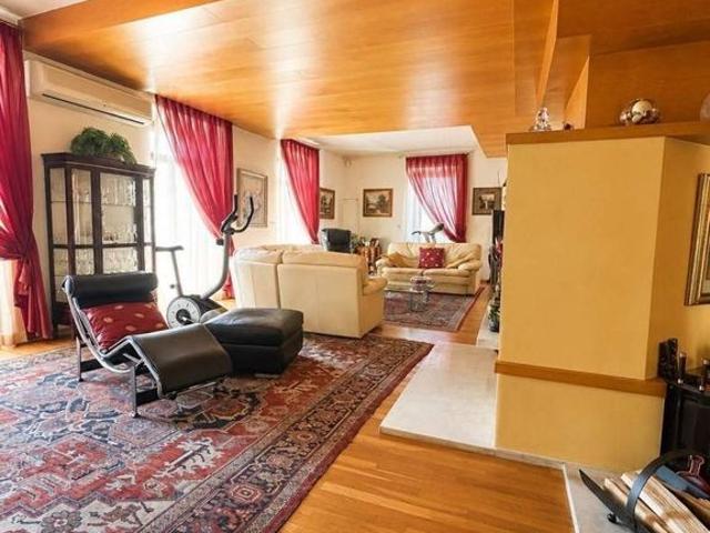 Appartamento di prestigio di 204 m² in vendita Via Del Travai, 118, Trento, Trentino Alto Adige