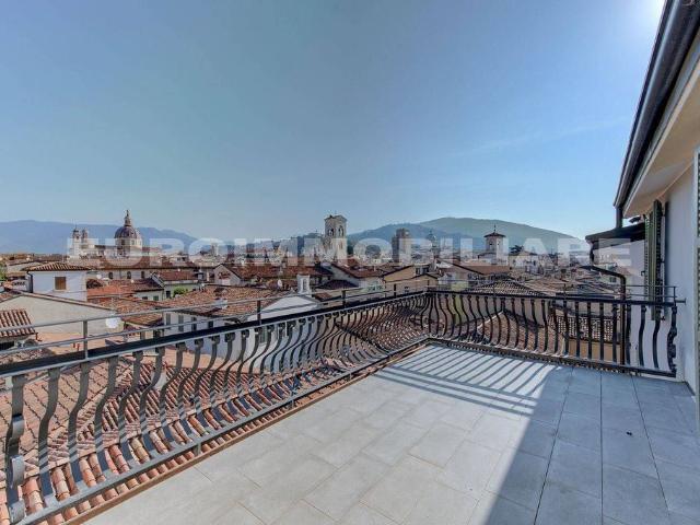 Attico di lusso di 208 mq in vendita Via Fratelli Bronzetti, 14, Brescia, Lombardia