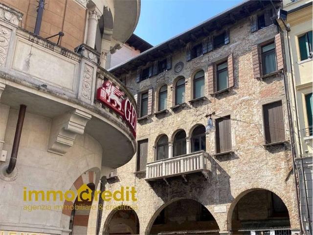 Appartamento di prestigio di 210 m² in vendita VIA INDIPENDENZA, 4, Treviso, Veneto