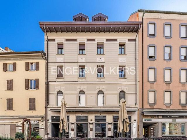 Appartamento di prestigio di 370 m² in vendita Via Paolo Carcano, Como, Lombardia