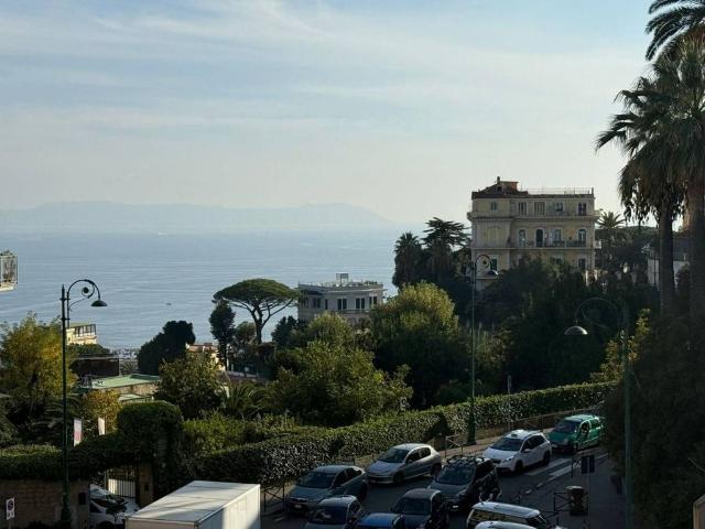 Appartamento di prestigio in vendita Corso Europa, Napoli, Campania