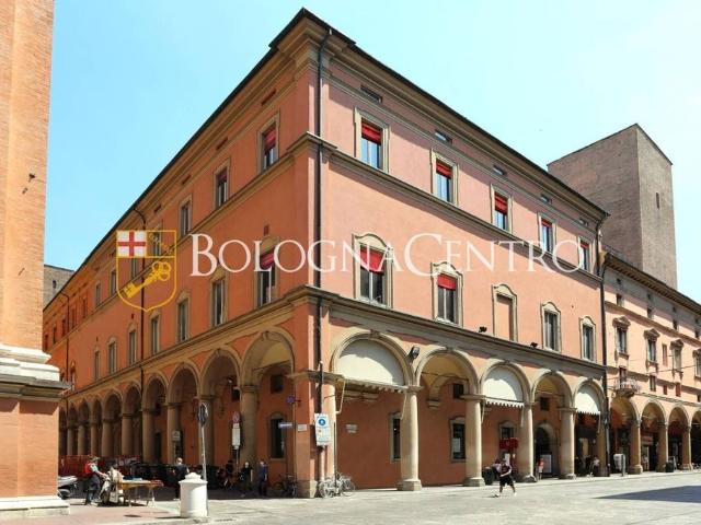Appartamento di prestigio in vendita Via Altabella, Bologna, Emilia Romagna
