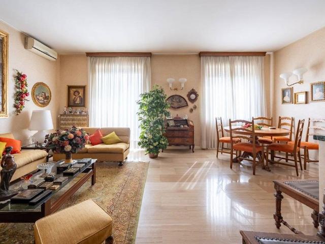 Prestigioso appartamento in vendita Via Andrea Costa, 3, Milano, Lombardia