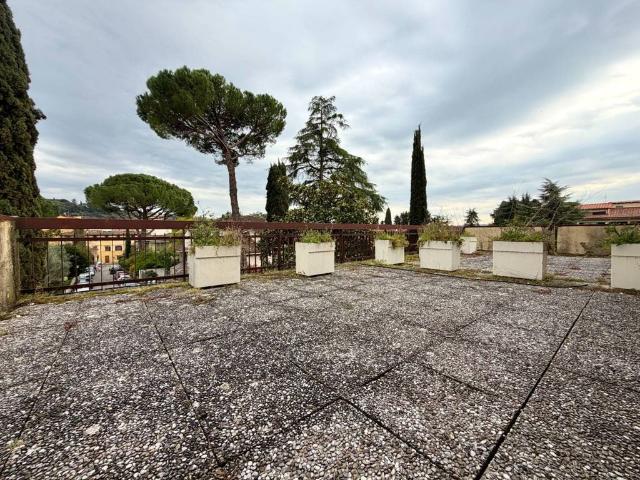 Appartamento di prestigio in vendita Via Luigi Carrand, Firenze, Toscana