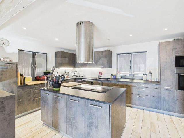 Appartamento duplex 4 1/2 locali con vista lago e piscina