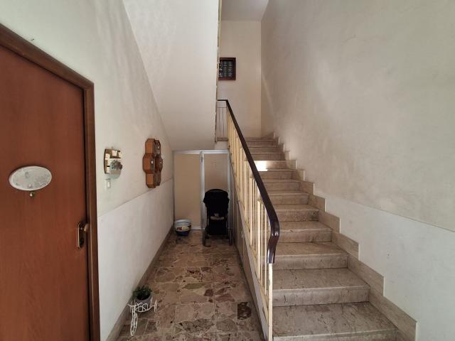 Appartamento in Affitto – Zona Leonardo da Vinci / Via DogaliVia Sciara Sciat, PalermoLuminoso e interamente arredato, questo appartamento si trova al secondo piano senza ascensore di una tranquilla palazzina di soli tre piani. L'immobile gode di una do
