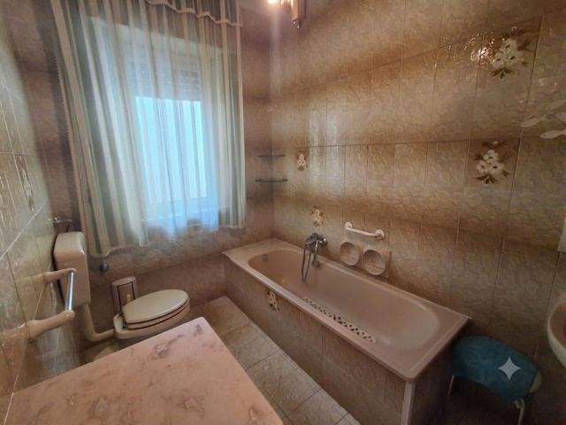 Appartamento in Affitto – Zona Leonardo da Vinci / Via DogaliAppartamento posto al secondo piano senza ascensore di una palazzina di soli tre piani. L'immobile gode di una doppia esposizione grazie agli ampi balconi che garantiscono un'ottima luminosità