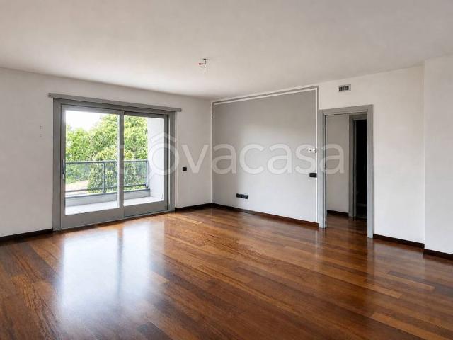 Appartamento in affitto a Magenta via Giuseppe Mazzini, non arredato/vuoto, box, terrazzo TrovaCasa