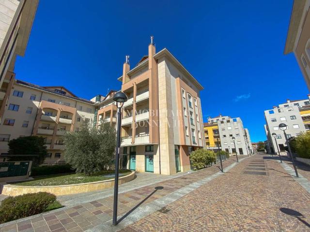 Appartamento in affitto a Malnate via Giordano Bruno, arredato, terrazzo, ascensore TrovaCasa