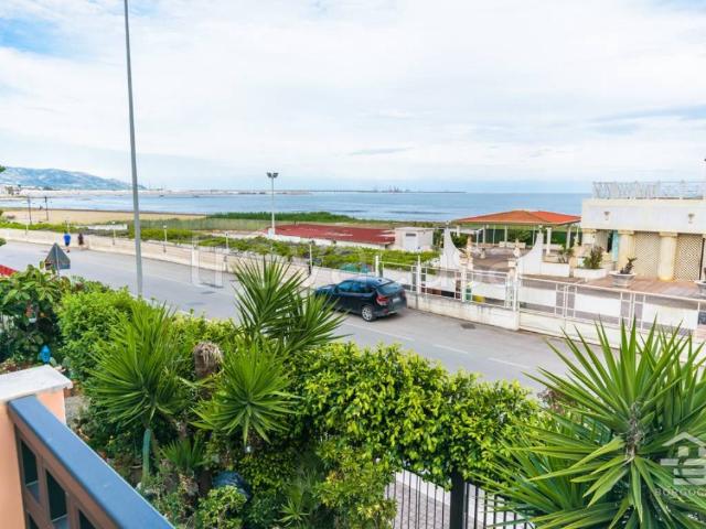 Appartamento in affitto a Manfredonia, arredato, fronte mare, doppia esposizione TrovaCasa