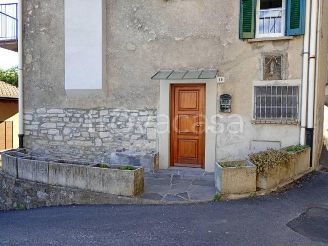 Appartamento in affitto a Maslianico via Cozzena, 18, vista lago, balcone, studio TrovaCasa