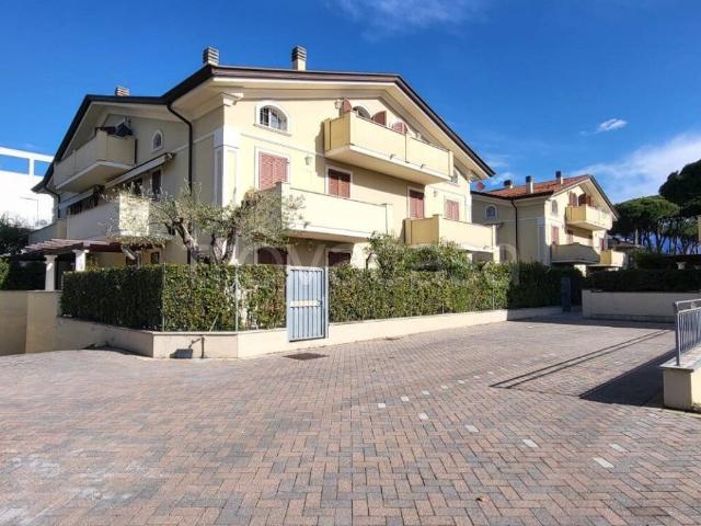 Appartamento in affitto a Massa, arredato, giardino privato, lavatrice TrovaCasa