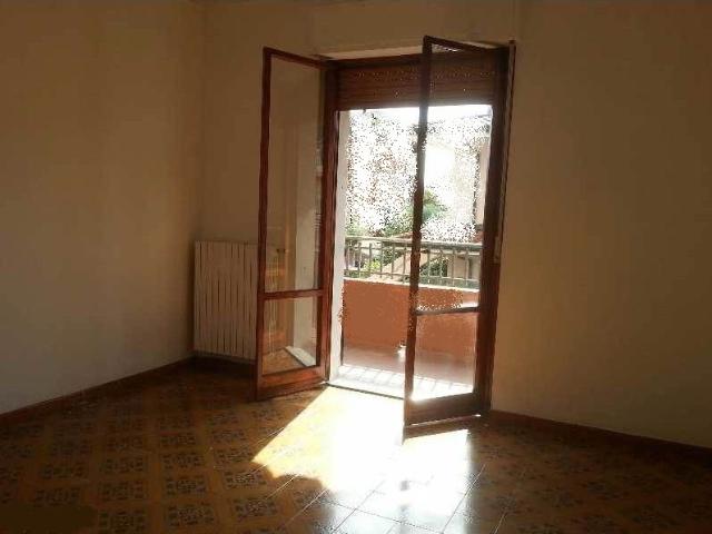 APPARTAMENTO in AFFITTO a MASSA CENTRO di 5 vani