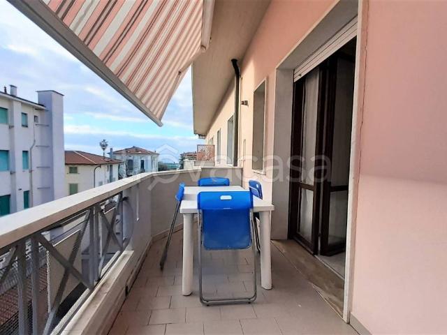 Appartamento in affitto a Massa via Pellegrino Rossi, arredato, box, terrazzo TrovaCasa