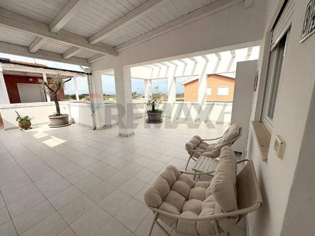 Appartamento in affitto a Margherita di Savoia contrada cannafresca, snc, arredato, terrazzo, vista mare TrovaCasa