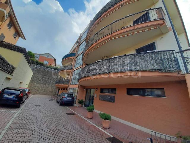 Appartamento in affitto a Marino via Dario Bellezza, box, terrazzo, parzialmente arredato TrovaCasa