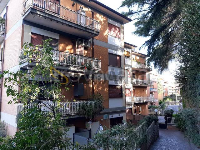 Appartamento in affitto a Marino corso Vittoria Colonna, 59b, terrazzo, parzialmente arredato, ascensore TrovaCasa