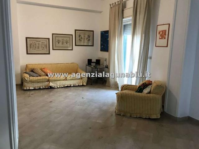 Appartamento in affitto a Marsala via XI Maggio, arredato, posto auto, terrazzo TrovaCasa