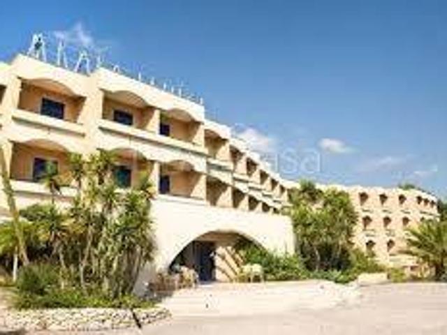 Appartamento in affitto a Melendugno viale dei Saraceni, arredato, piscina, balcone TrovaCasa