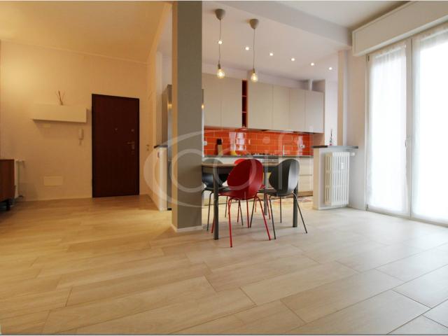 Appartamento in affitto a Milano, Testi