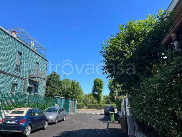 Appartamento in affitto a Milano via Corrado Alvaro, 11, riscaldamento autonomo, libero subito, contesto signorile TrovaCasa
