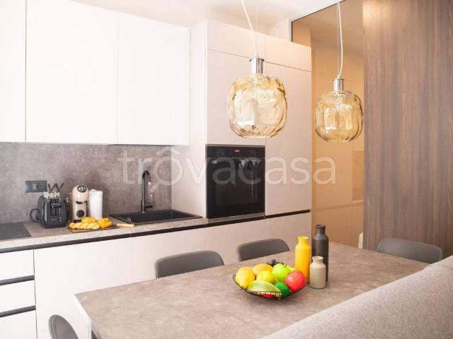 Appartamento in affitto a Milano via Cadore, 22, arredato, luminoso, cucina a vista TrovaCasa