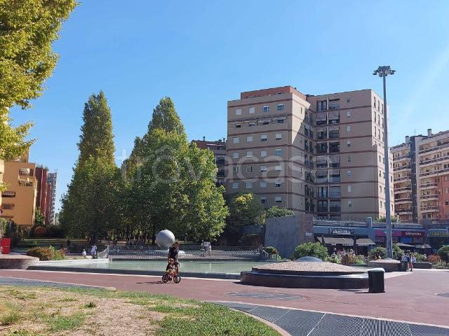 Appartamento in affitto a Milano via Caduti in Missione di Pace, 3, arredato, box, terrazzo TrovaCasa