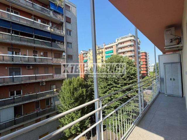 Appartamento in affitto a Milano via calzecchi 2, parzialmente arredato, ristrutturato, balcone TrovaCasa