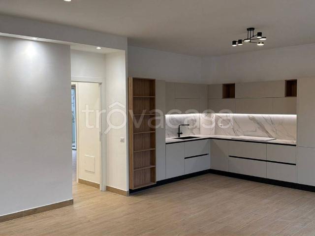 Appartamento in affitto a Milano via Cardinale Giovanni Cagliero, non arredato/vuoto, box, terrazzo TrovaCasa