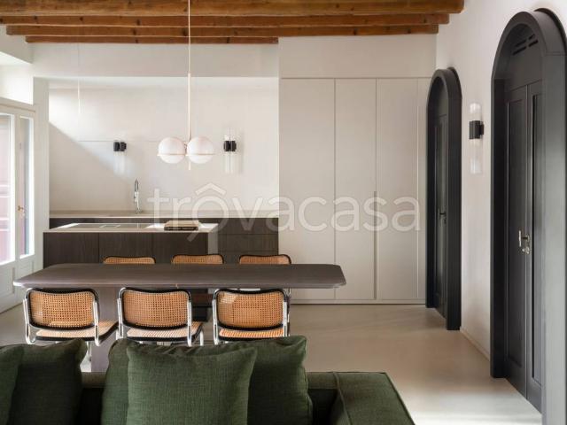 Appartamento in affitto a Milano via Carlo De Cristoforis, arredato, ascensore, lavanderia TrovaCasa