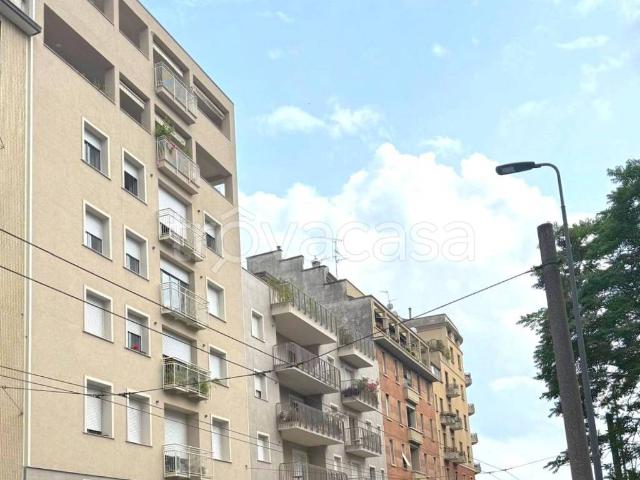 Appartamento in affitto a Milano via Carlo Valvassori Peroni, 70, parzialmente arredato, contesto signorile, balcone TrovaCasa