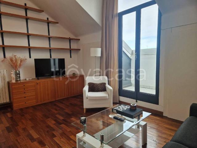 Appartamento in affitto a Milano via Castelfidardo, 8, arredato, terrazzo, ascensore TrovaCasa