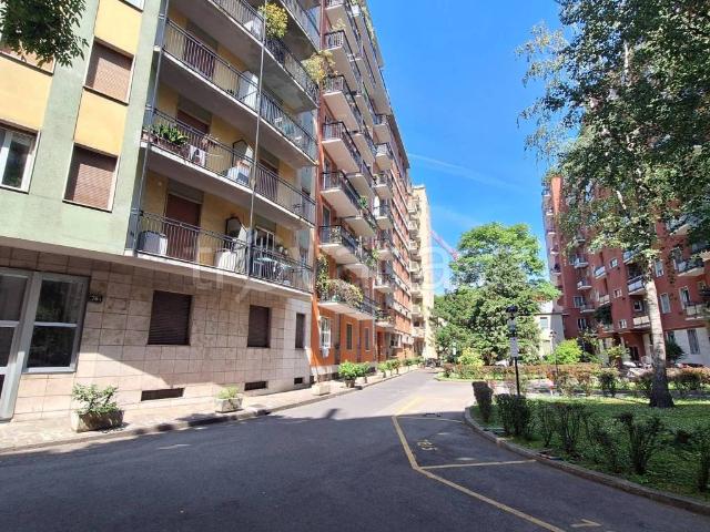 Appartamento in affitto a Milano via Cenisio, 78, ascensore, doppia esposizione, buono stato TrovaCasa