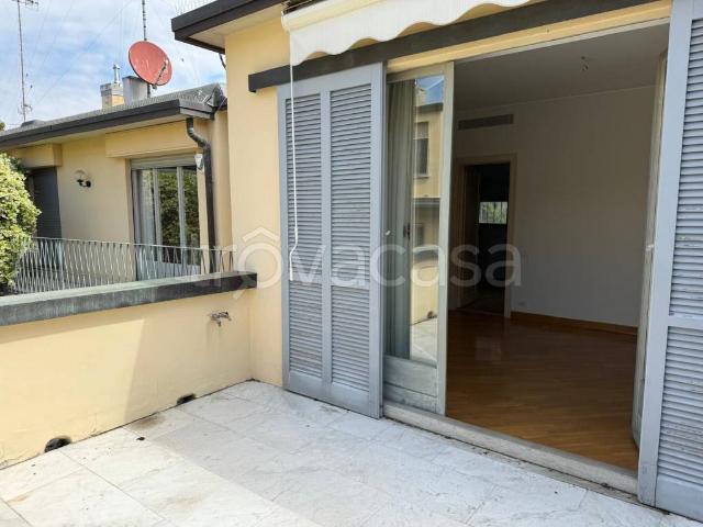 Appartamento in affitto a Milano via Chiossetto, terrazzo, parzialmente arredato, ultimo piano TrovaCasa