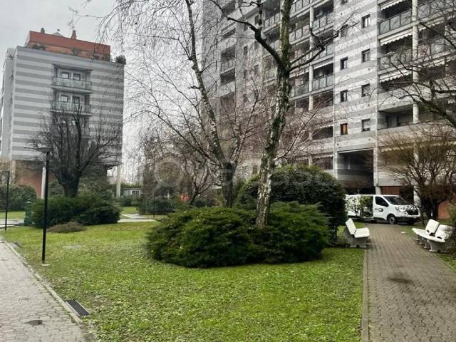 Appartamento in affitto a Milano via Cividale del Friuli, 15, arredato, terrazzo, riscaldamento autonomo TrovaCasa