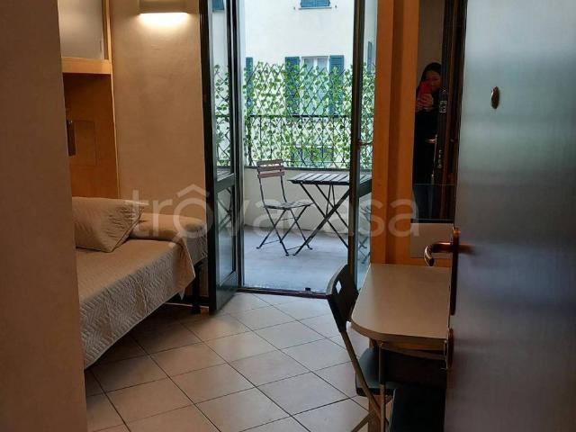 Appartamento in affitto a Milano via Cicco Simonetta, arredato, vicinanze negozi, terrazzo abitabile/ampio TrovaCasa