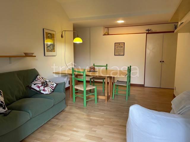 Appartamento in affitto a Milano via Cimabue, arredato, giardino condominiale, balcone TrovaCasa