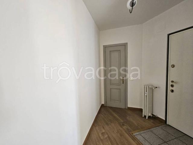 Appartamento in affitto a Milano via Claudio Monteverdi, 15, parzialmente arredato, riscaldamento centralizzato, vicinanze negozi TrovaCasa