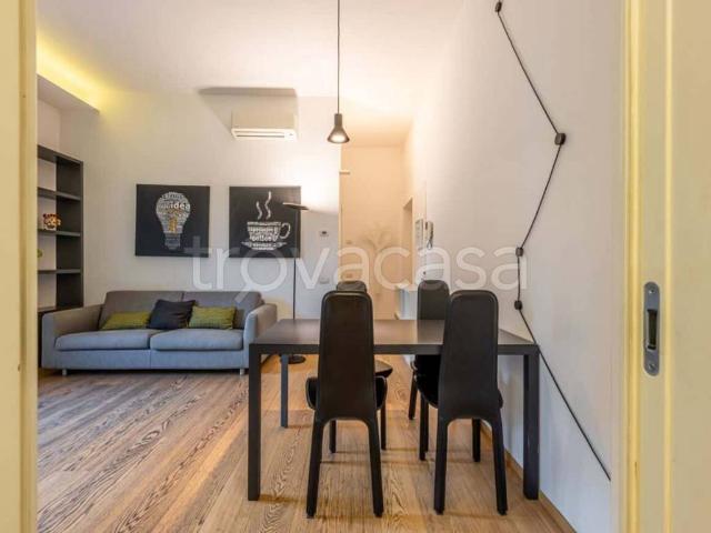 Appartamento in affitto a Milano via Curtatone, arredato, terrazzo, parquet TrovaCasa